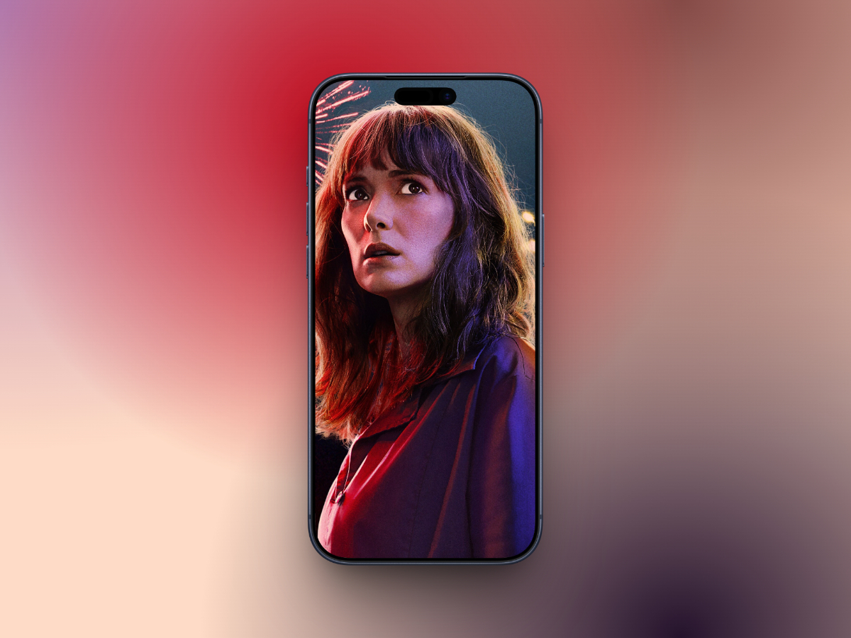 Joyce Byers under Fireworks